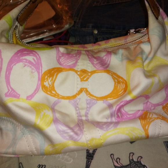 Cute coach purse - Picture 3 of 6